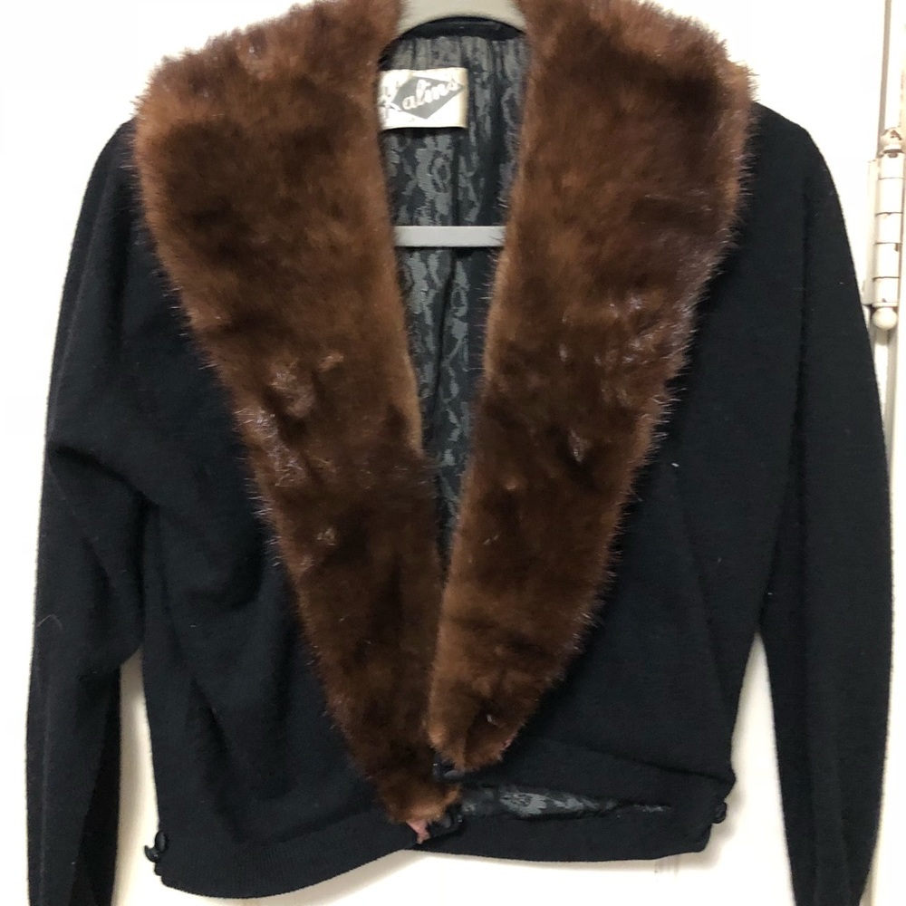 Ladies vintage cashmere sweater w/mink collar